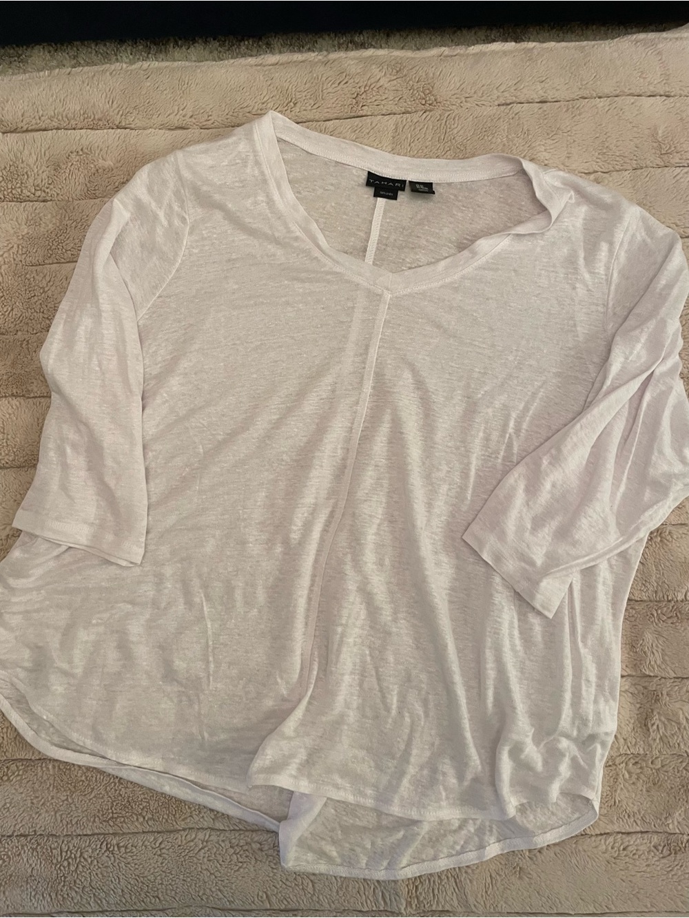 Tahari White V-Neck Lightweight Long-Sleeve Top(NWOT)